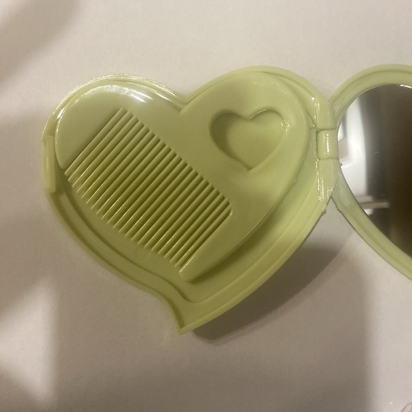 NWT Cinnamoroll & Pom Pom Purin compact mirror with hair comb - Picture 2 of 3